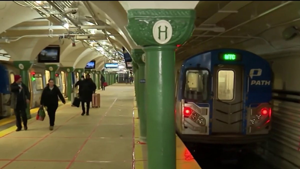 Cierre de la estación del tren PATH en Hoboken, Nueva Jersey ...