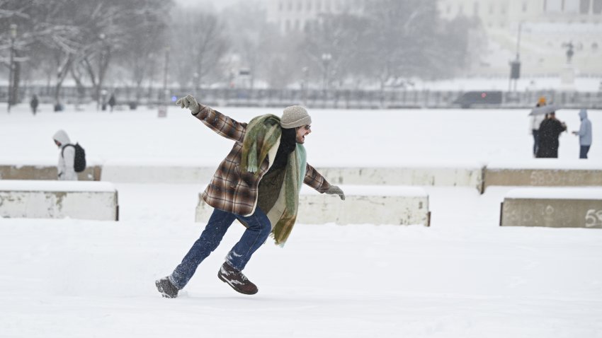 WASHINGTON D.C., UNITED STATES – JANUARY 06: A view from the streets as heavy snow blankets the several US states in Washington D.C., United States on January 06, 2025. A state of emergency has been declared in Kentucky, Virginia, Kansas, Arkansas and Missouri due to heavy snow, ice, heavy rain and thunderstorms in the US. In the US, cold weather conditions are effective from the east to the central regions of the country, including Washington D.C., New Jersey and New York. (Photo by Celal Gunes/Anadolu via Getty Images)