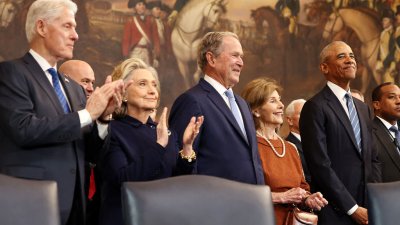 Los expresidentes y jueces de la Corte Suprema que acudieron a ceremonia de juramentación de Trump