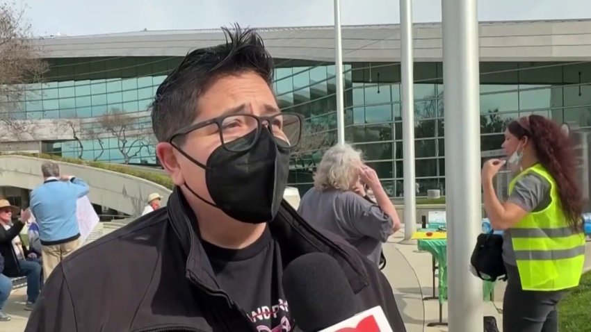 Residentes de Fresno se suman a las protestas en el día de los Presidentes