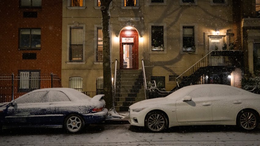 NEW YORK, NEW YORK – JANUARY 19: Snow begins to cover the streets and cars in Hell’s Kitchen during the night on January 19, 2025 in New York City. (Photo by Craig T Fruchtman/Getty Images)