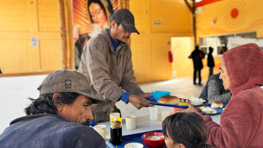 Migrantes continúan su avance hacia la frontera pese a mayor vigilancia y llegada de Trump