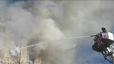 Damnificados de incendio en El Bronx claman por ayuda