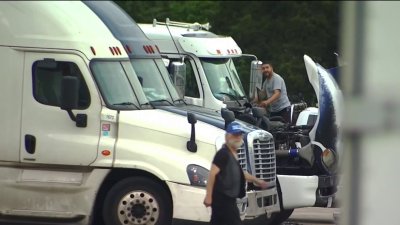 Choferes preocupados por orden que exige dominio del inglés