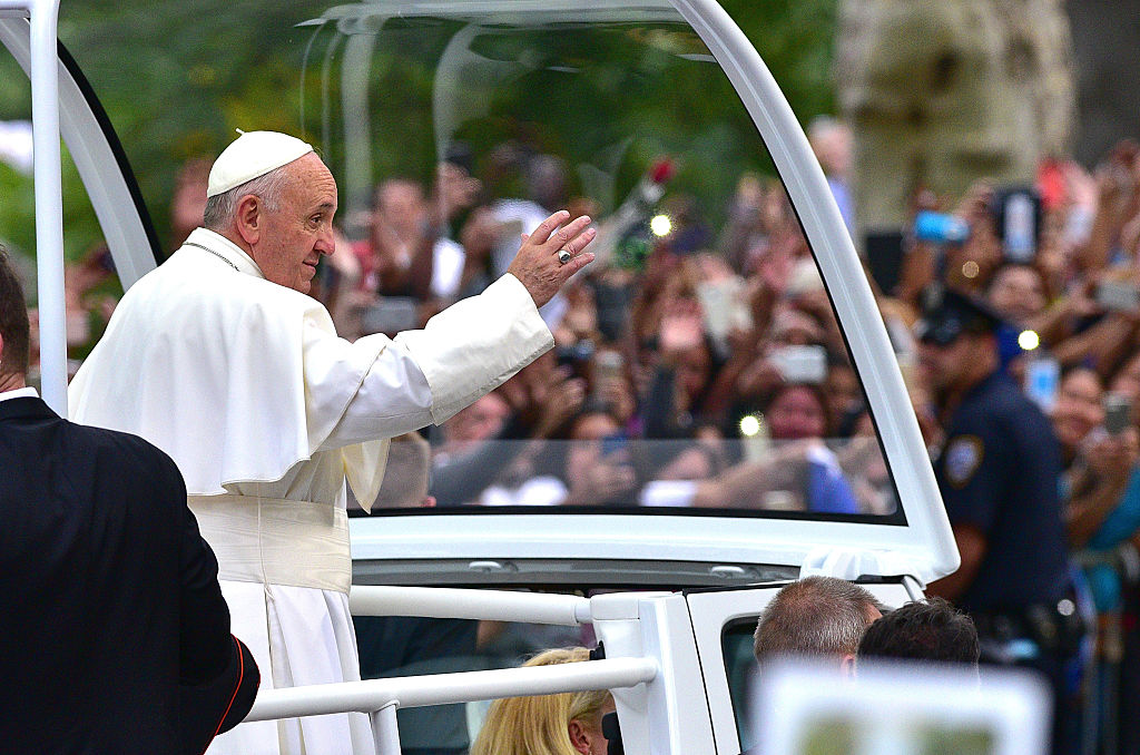 El papa Francisco recorre Central Park para saludar a los neoyorquinos el 25 de septiembre de 2015 en la ciudad de Nueva York. (Foto de James Devaney/GC Images)