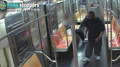 Buscan a sospechoso de acosar a joven en tren de Manhattan