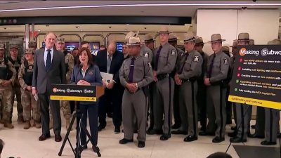 Hochul destaca inversión estatal en el subway de NYC