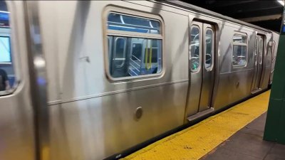 Hombre hospitalizado tras ser apuñalado en el subway en Manhattan