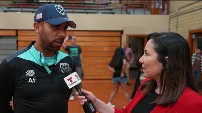 Anton Ferdinand visito la escuela Washington de Kearny, NJ
