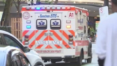 Hombre es apuñalado en Downtown Boston