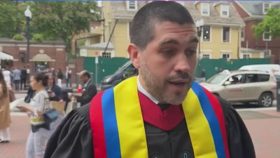 Estudiantes internacionales de Harvard reciben diploma con sabor agridulce
