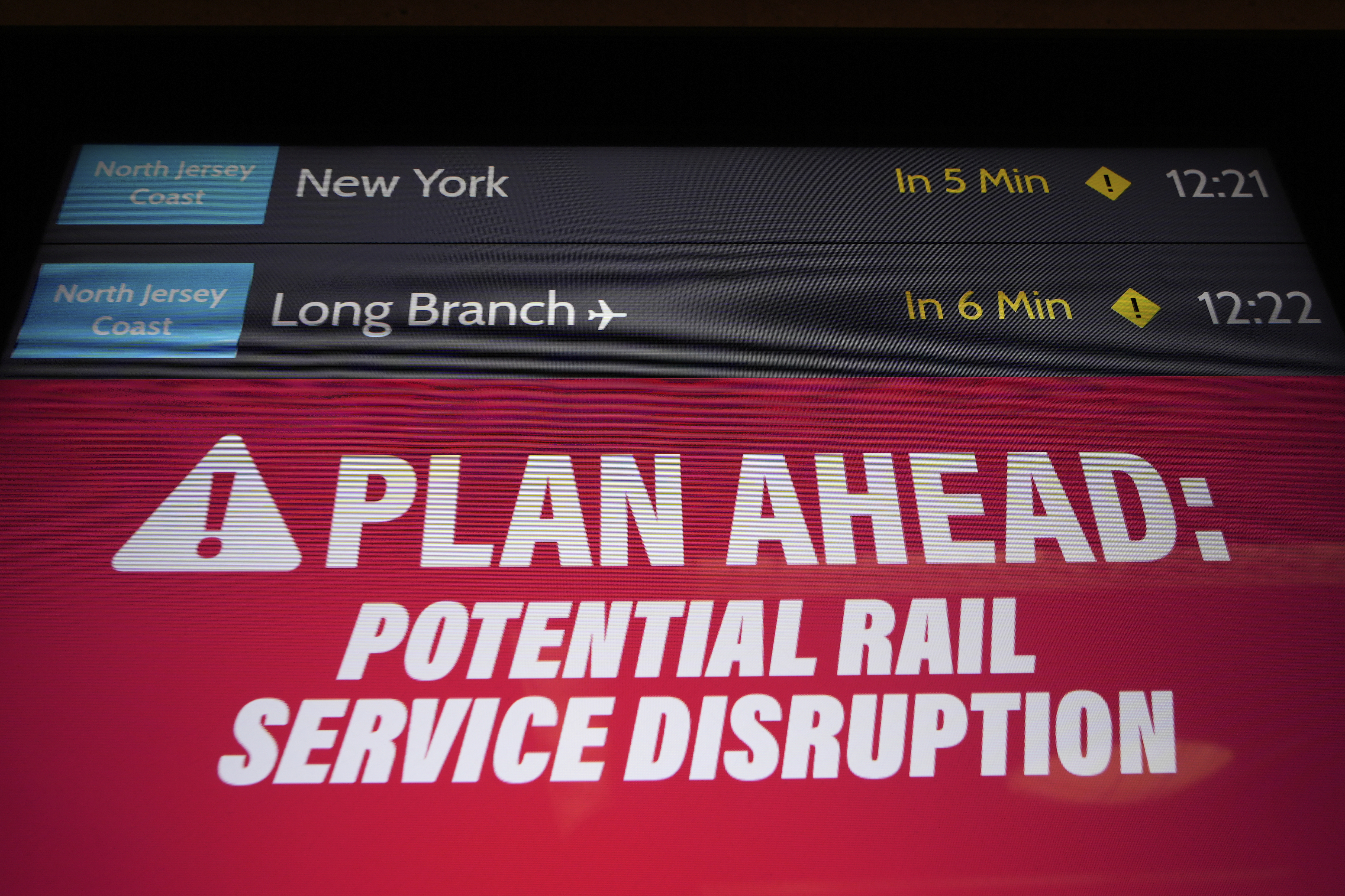 Panel avisa los retrasos y cancelaciones de New Jersey Transit.