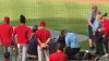 Miembro del personal de los Nationals se desploma en práctica de bateo