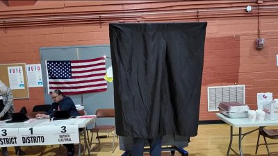Votantes salen a las urnas para participar en las primaras de Nueva Jersey