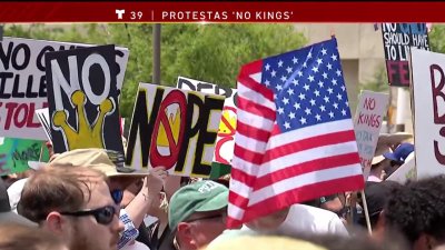 Miles salieron a las calles del norte de Texas para protestar en el “No Kings Day”