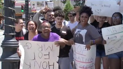 Manifestación de estudiantes tras despido de maestros