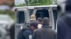 Captan en video posibles arrestos migratorios afuera de una corte en Virginia