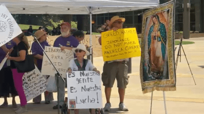 Residentes de Fresno salen a las calles a protestar contra los operativos migratorios de ICE