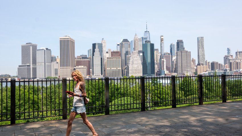 NEW YORK, NEW YORK – JUNE 04: People enjoy an unusually warm day in New York City as temperatures reach the low 80s on June 04, 2025 in New York City. New York City and some surrounding areas are under an air quality alert on Wednesday due to hundreds of wildfires burning across Canada, which are sending smoke into parts of the U.S. Temperatures are expected to surpass 90 degrees on Thursday. (Photo by Spencer Platt/Getty Images)