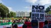 Cientos protestan frente a la Casa Blanca contra el ataque de EEUU a Irán