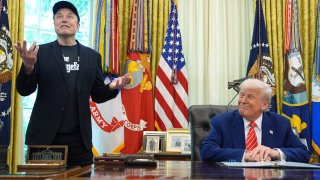 Elon Musk y Donald Trump en tiempos mejores, en la Oficina Oval en la Casa Blanca.