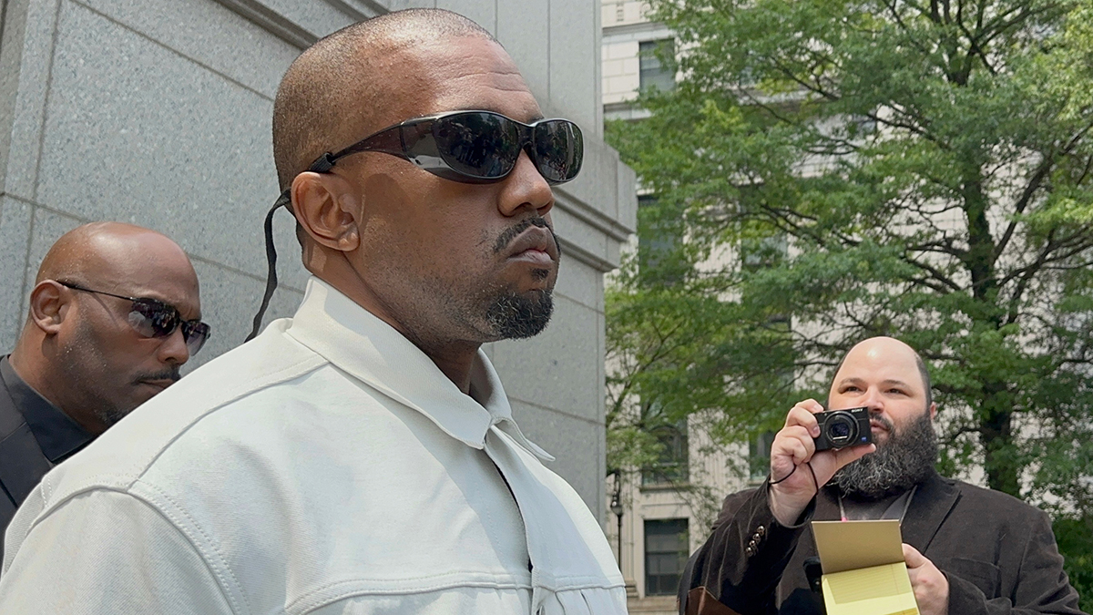 Kanye West asiste al juicio por tráfico sexual de Sean “Diddy” Combs en NYC