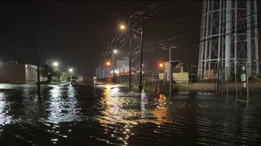 Partes de Nueva York amanecen con inundaciones y hasta caídas de árboles