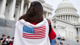 Millones de votantes elegirán puestos claves en las elecciones de medio término del 4 de noviembre en Estados Unidos.