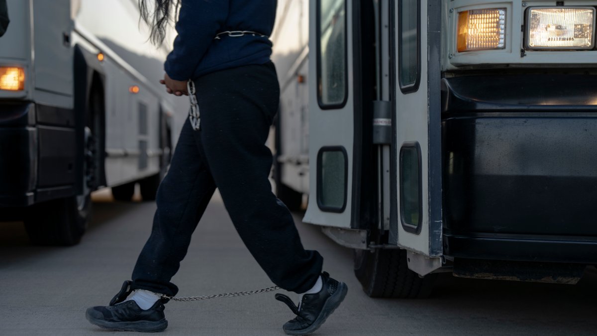 Muerte de inmigrante en custodia de ICE en Texas fue homicidio por asfixia, según autopsia