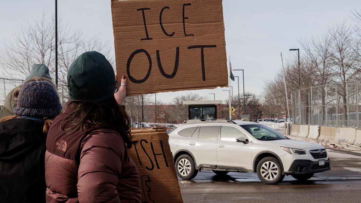 Protesta contra ICE en iglesia de Minneapolis: arrestan a dos supuestas implicadas