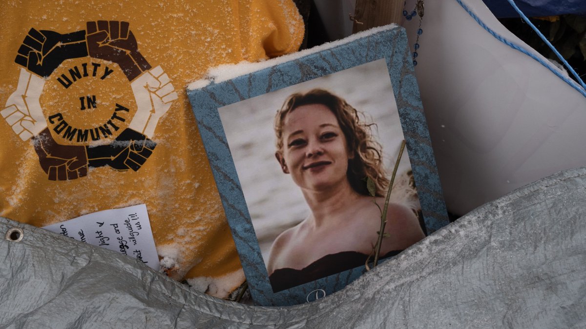 Renee Good recibió un disparo en la cabeza, según autopsia encargada por su familia