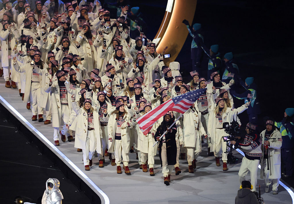 La delegación de Estados Unidos desfila en el Estadio Olímpico de San Siro durante la ceremonia de inauguración de los Juegos Olímpicos de Invierno de Milán-Cortina 2026, el 6 de febrero de 2026 en Milán, Italia. (Foto de VCG/VCG a través de Getty Images)