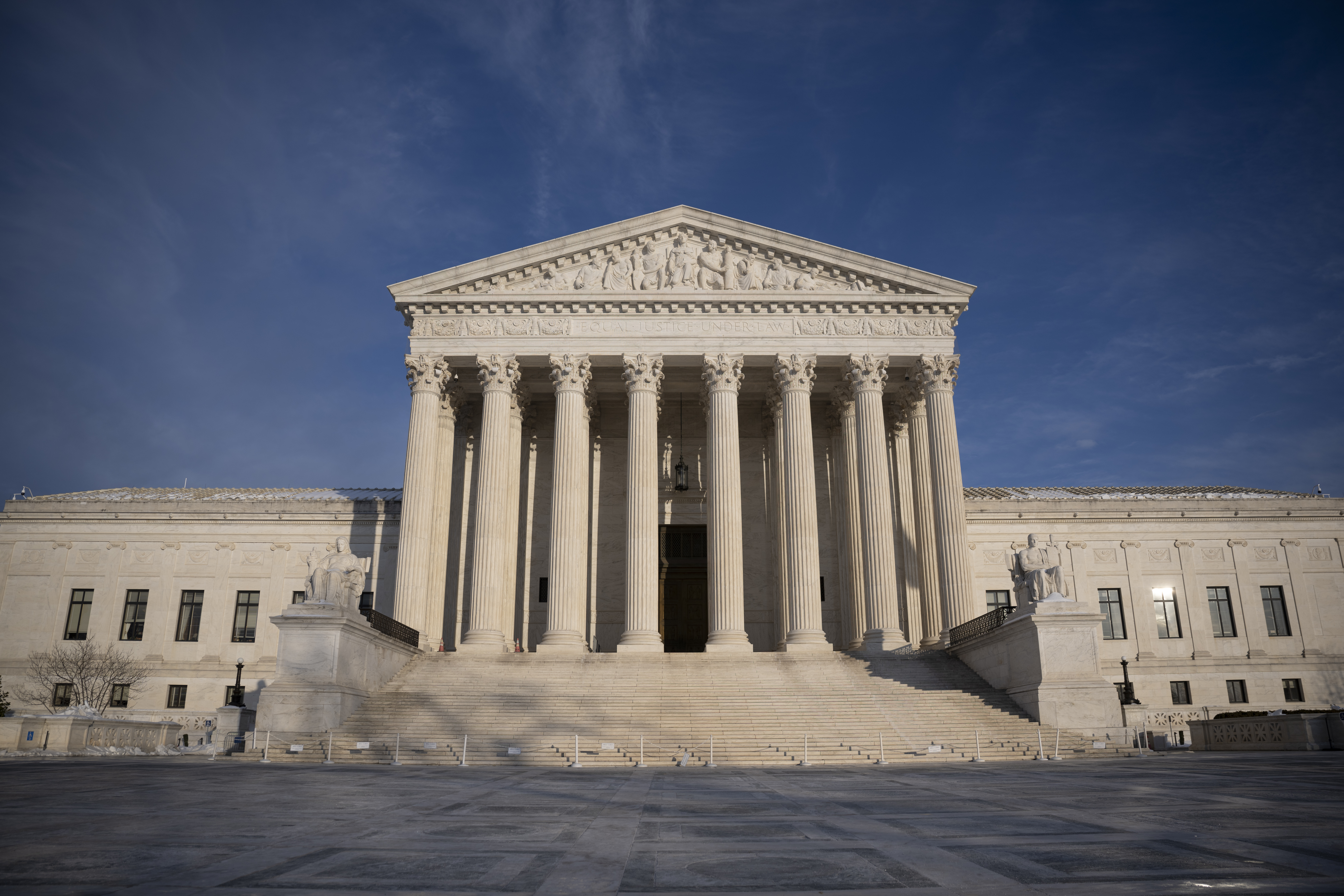 ¿Qué es la IEEPA, la ley en el centro de la decisión de la Corte Suprema sobre aranceles de Trump?