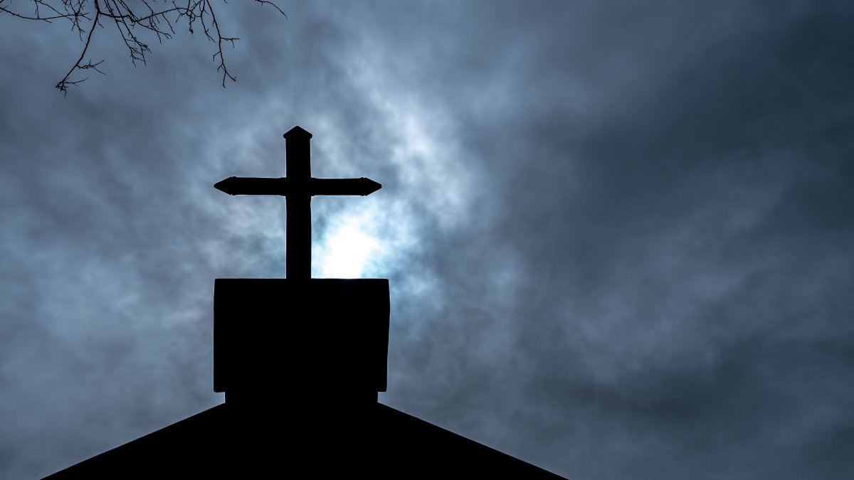 Mujer dice que fue abusada sexualmente por pastor de Virginia que le iba a sacar “espíritu maligno”