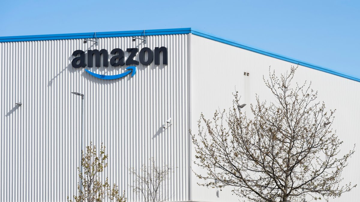 Amazon impondrá recargo a vendedores por alza de precios en gasolina 