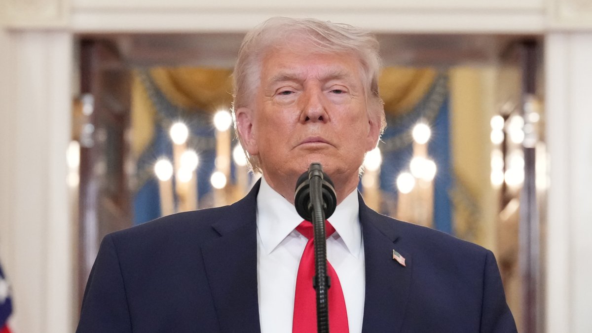 Trump califica rescate de piloto en Irán como "milagro de Pascua"