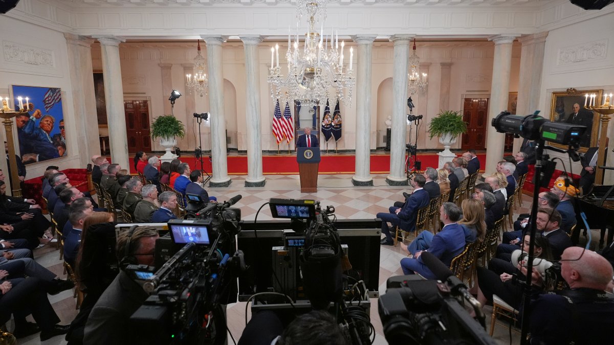 Trump asegura que en "dos o tres semanas" cumplirá sus objetivos militares en Irán