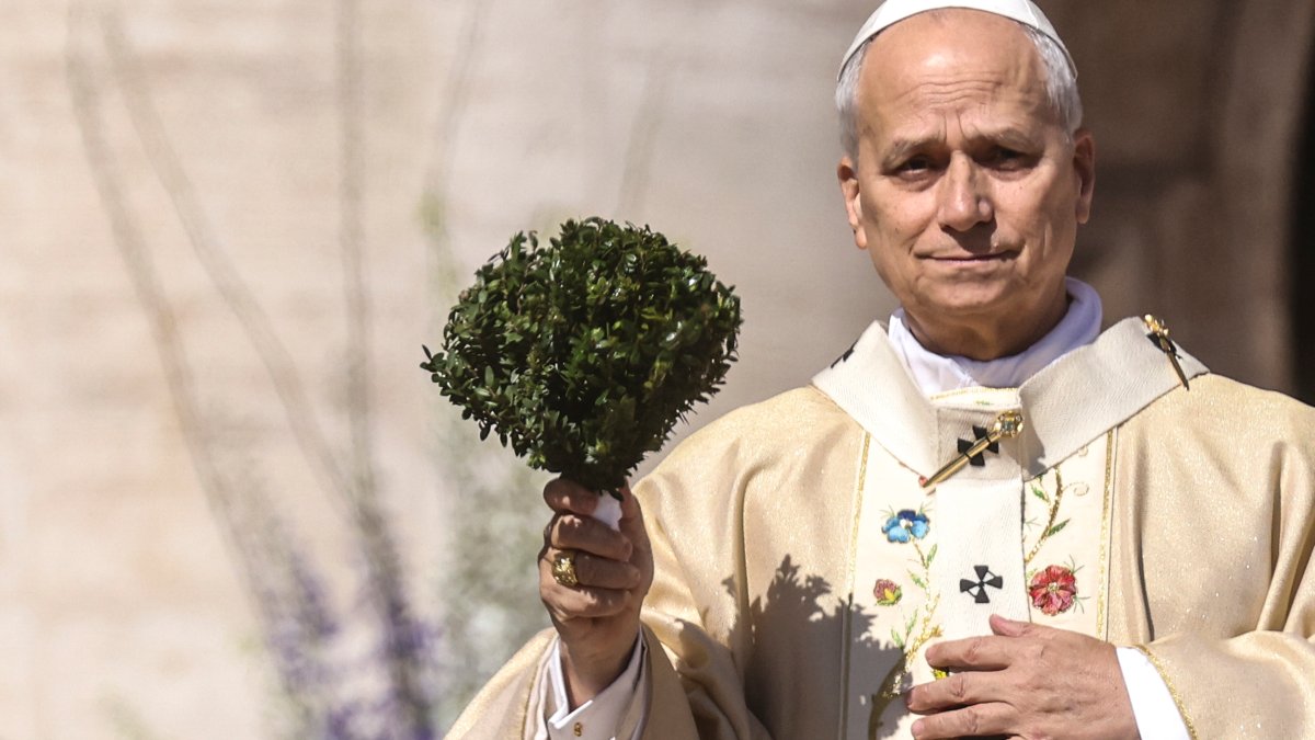El papa León insta a la paz en su primera Misa de Pascua