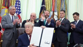 El presidente Trump firmó una orden para acelerar la investigación sobre el uso de psicodélicos en condiciones como depresión severa, entre otras.