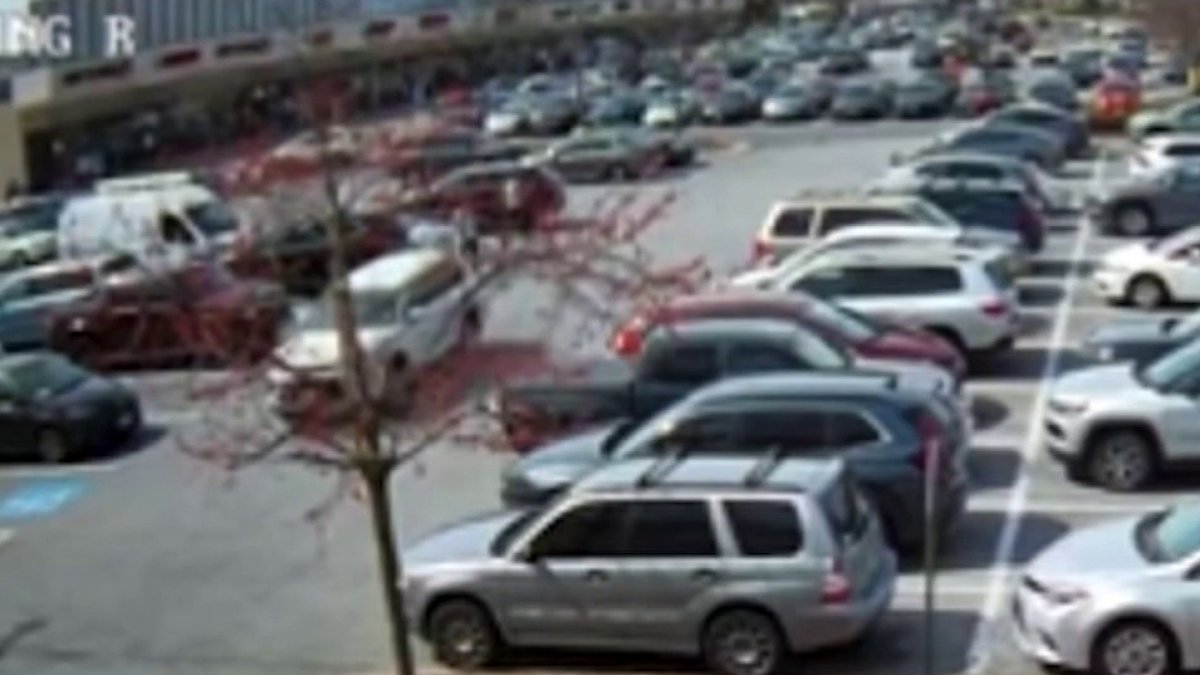 ¿Abrazo de Judas? Policía advierte sobre nueva modalidad de robo de joyas en Virginia