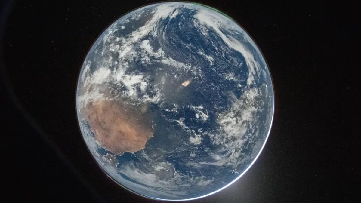 Artemis II: astronautas captan impresionante imagen de la Tierra