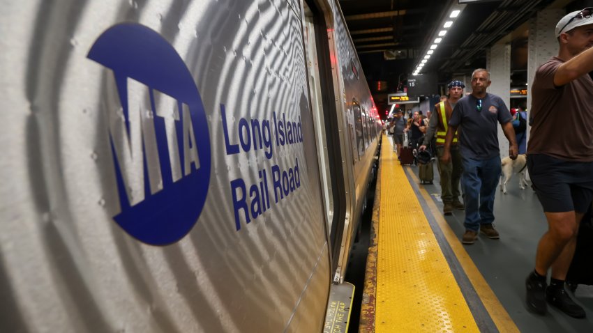 NY's Long Island Rail Road Workers Authorize Potential Strike