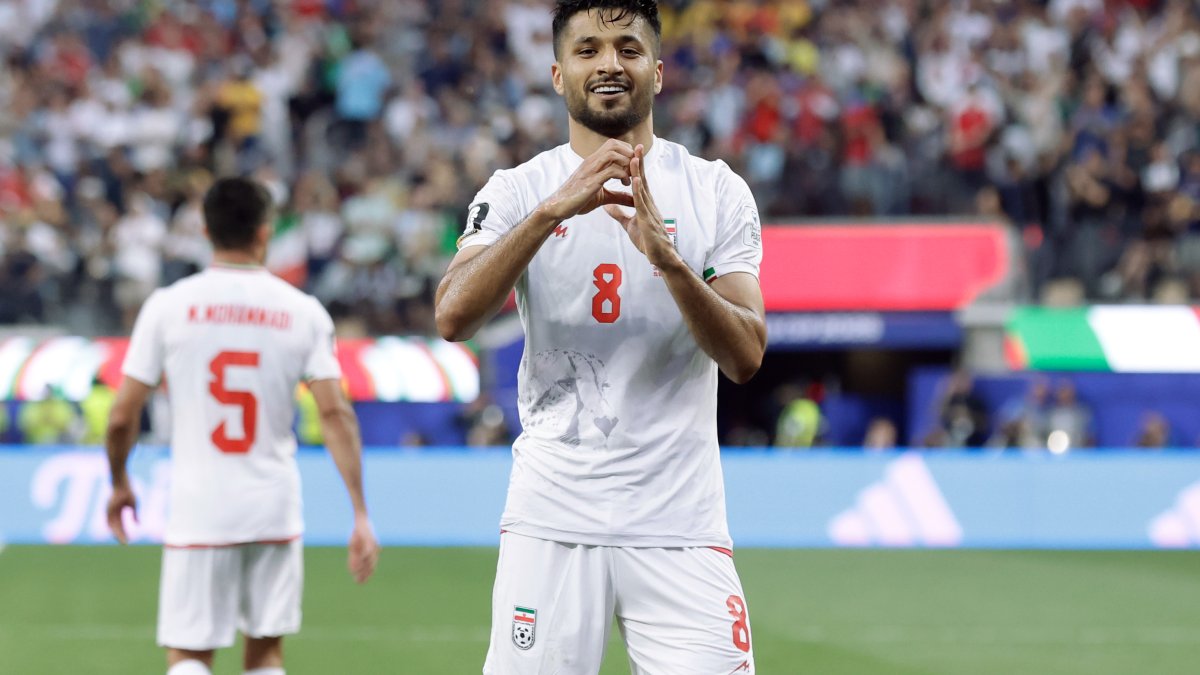 Iran steals 2-2 tie from New Zealand in vibrant match
