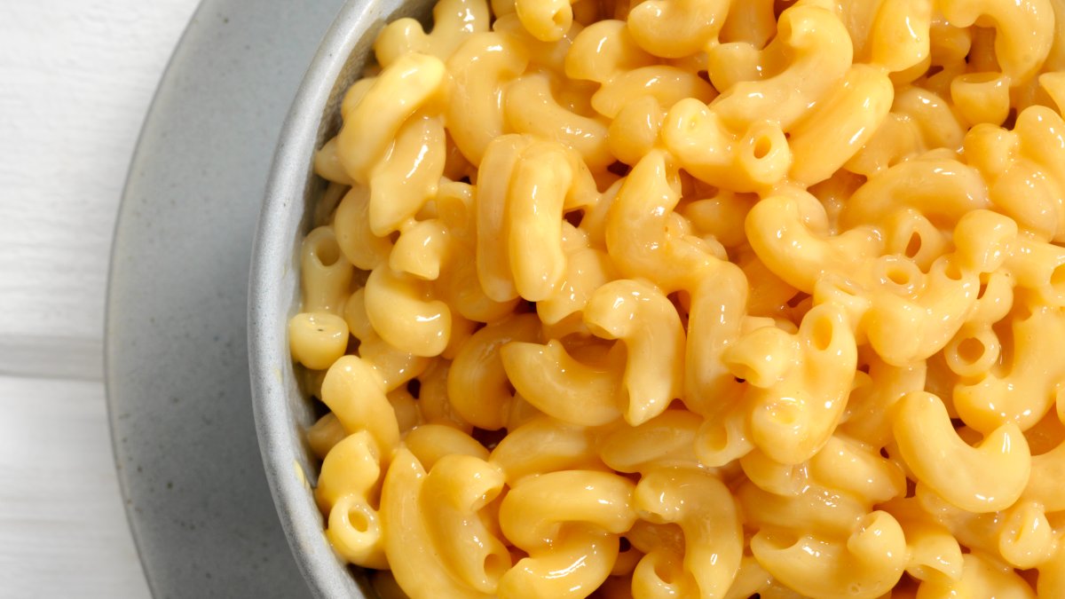 Retiran más de 50,000 paquetes de macarones con queso de la marca Park St. Deli