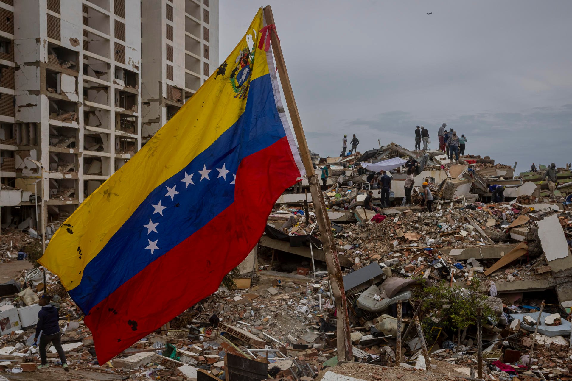 Labores en Venezuela se centran en labores de retiro de escombros – Telemundo New York (47)