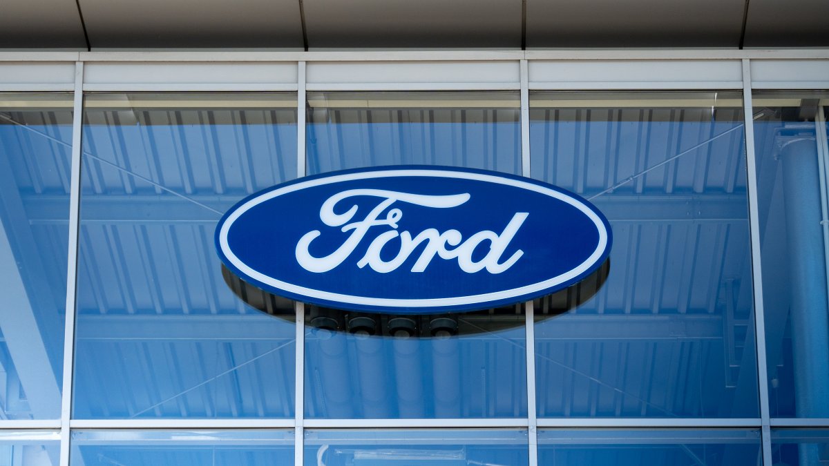 Ford retira más de 100,000 vehículos por dos fallas que podrían aumentar el riesgo de choque