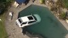 Policía: mujer muere tras estrellar su camioneta contra la piscina de un patio en Long Island