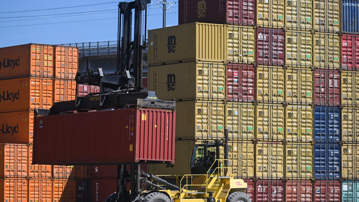 Cómo los aranceles entre EEUU y Canadá afectarían tu bolsillo