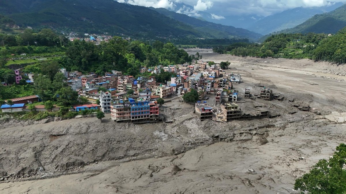 Hay 47 estadounidenses entre cientos de desaparecidos por alud en Nepal y China