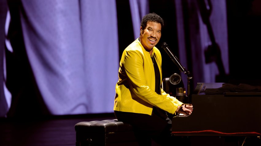 Lionel Richie se presenta en el escenario de The Muny en St. Louis el sábado 29 de agosto de 2026. (Foto de David Carson/St. Louis Post-Dispatch vía Getty Images)